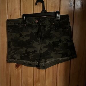 No Boundaries Camouflage Women's Cargo Shorts